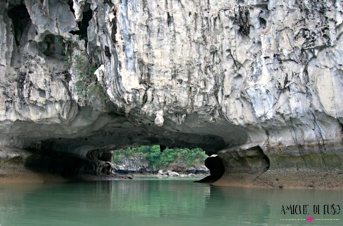 Tunnel alla Baia di Halong, Vietnam